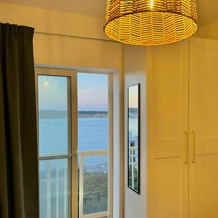 Seaview Escape - Families, Couples & Digital Nomads