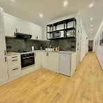Apartment Seaview Escape - Families, Couples & Digital Nomads *