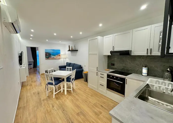 Seaview Escape - Families, Couples&digital Nomads Apartamento